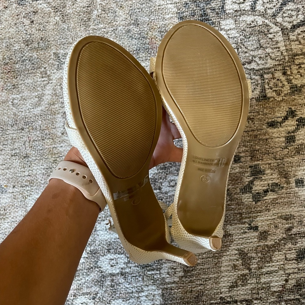 White scalloped Lulus strappy heels loveliness - Picture 4 of 6